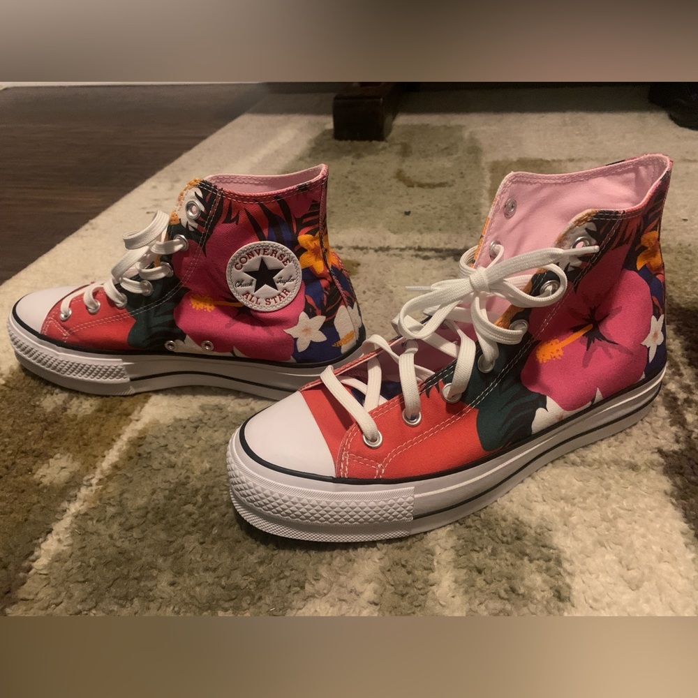 Women’s Converse Chuck Taylors size 10 shoes